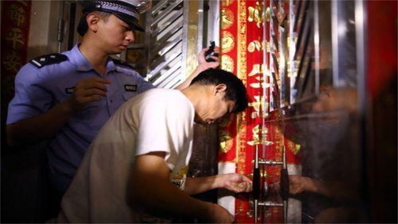 湛江请开锁师傅开了锁后，师傅